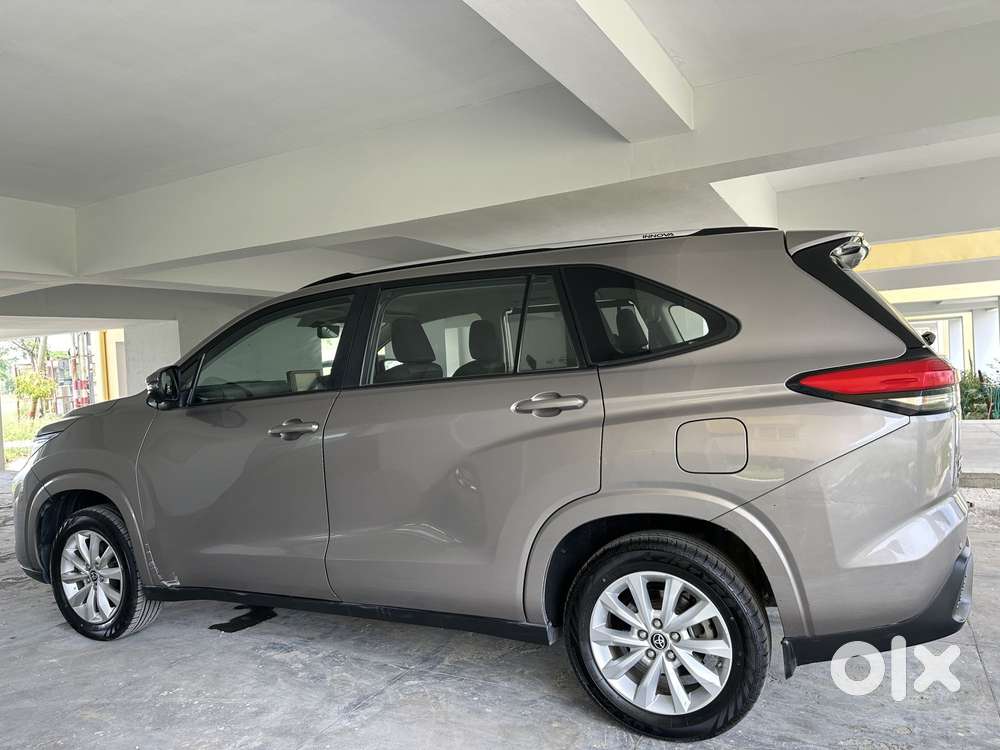 Toyota Innova Hycross 2.0 Vx Hybrid 7 Str, 2023, Petrol