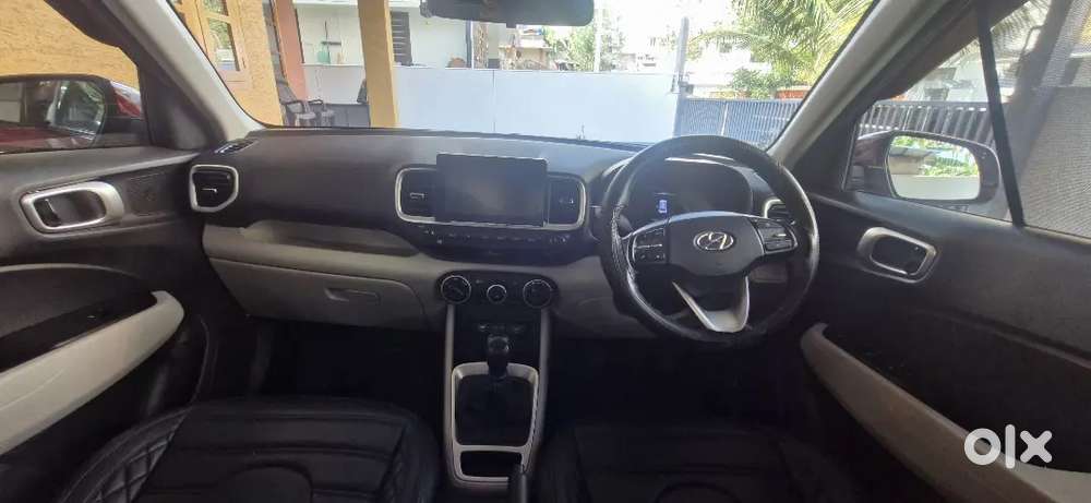 Hyundai Venue 2023 Petrol 15000 Km Driven