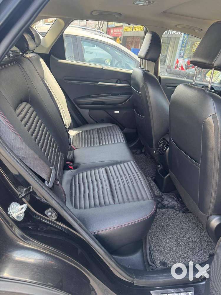 Kia-sonet D1.5 6at Gtx Plus, 5 Seater, Aurora Black Pearl Colour