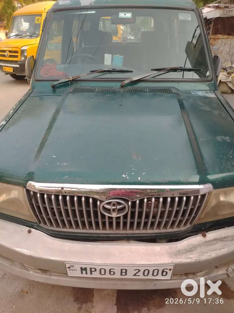 क्वालिस गाड़ी बेचना है