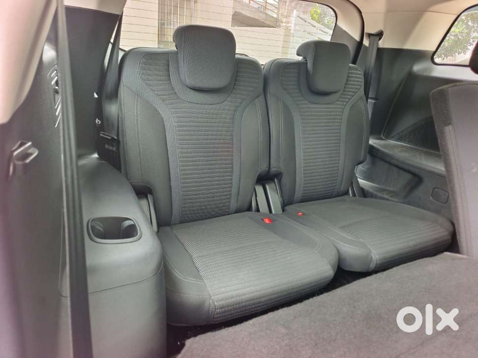 Mahindra Xuv700 2.0 Ax 5 Petrol Mt 7 Str, 2022, Petrol