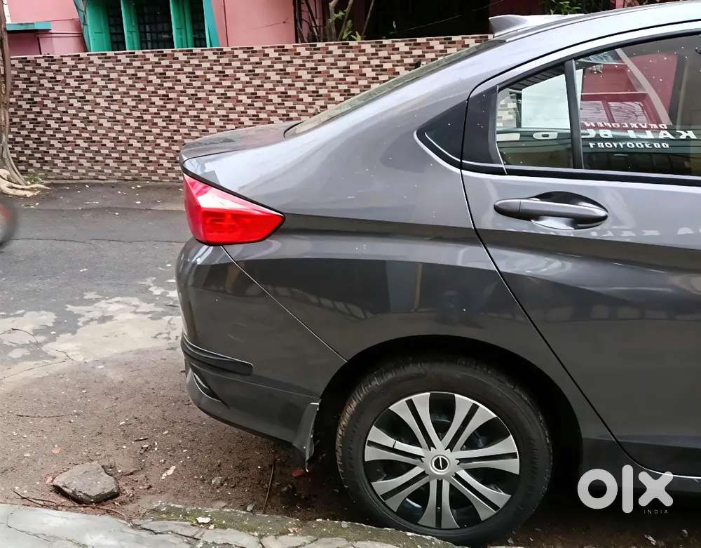 Honda City Sv Mt With Pin To Pin Honda Service Record Maintained.