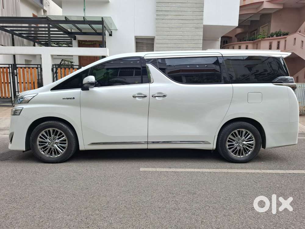 Toyota Vellfire 2.5 Executive Lounge, 2021, Petrol