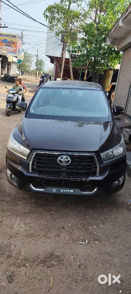 Toyota Innova Crysta 2016 Diesel 240000 Km Driven
