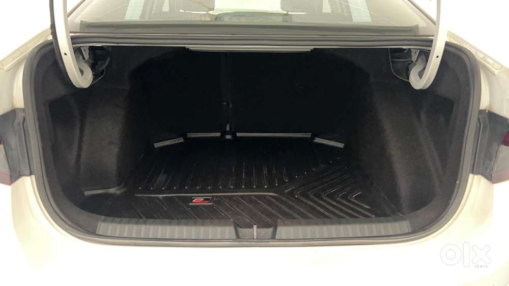 Skoda Slavia Style 1.0l Tsi Mt, 2023, Petrol