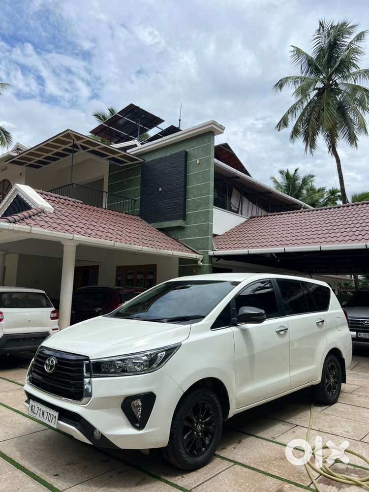 Toyota Innova Crysta 2.4 V 2016 Diesel Car
