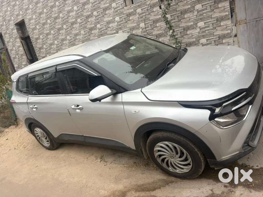 Kia Carens 2023 Petrol 43000 Km Driven