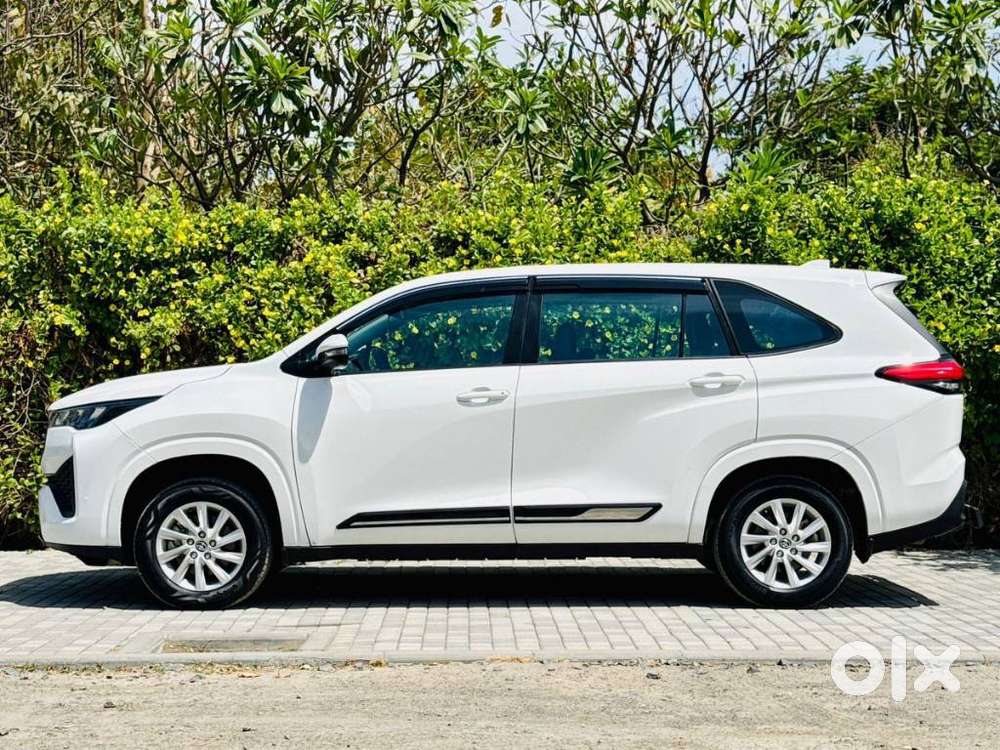 Toyota Innova Hycross 7s Option, 2024, Petrol