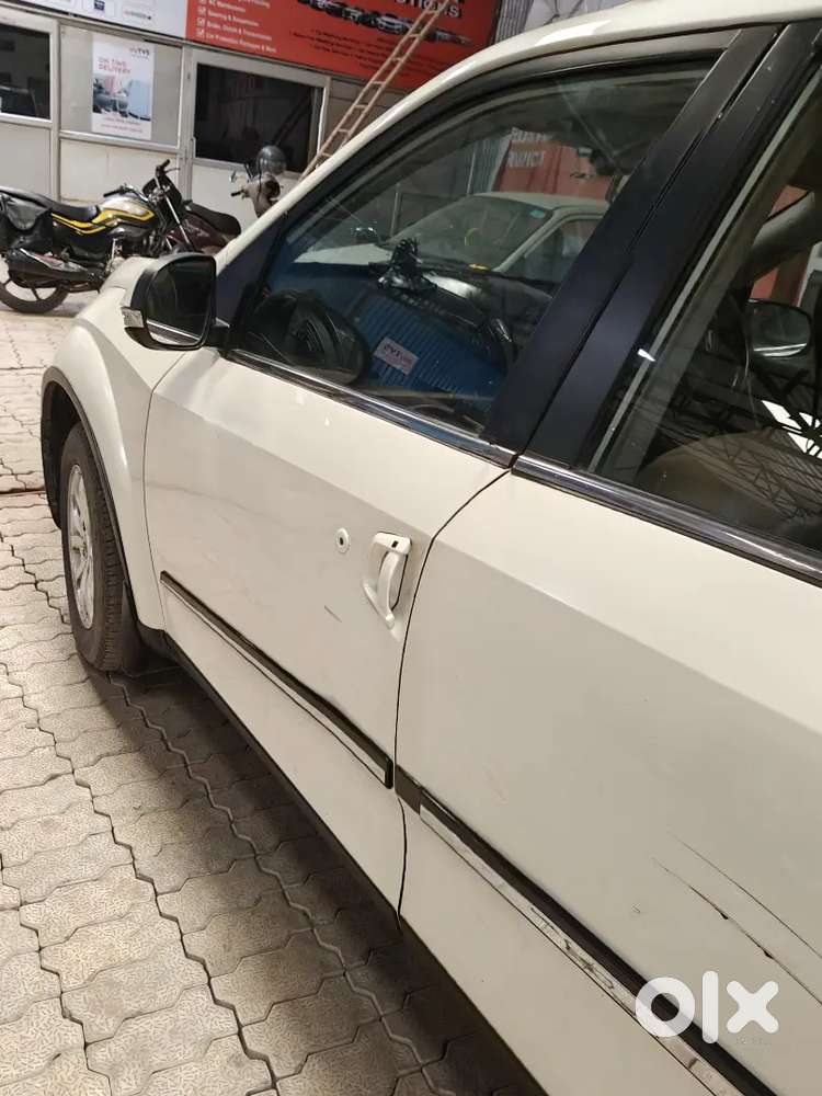 Mahindra Xuv500 W10 2017