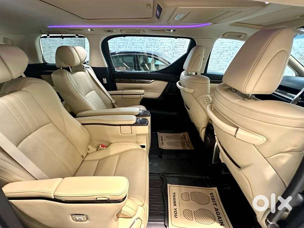 Toyota Vellfire 2.5 Executive Lounge, 2022, Petrol
