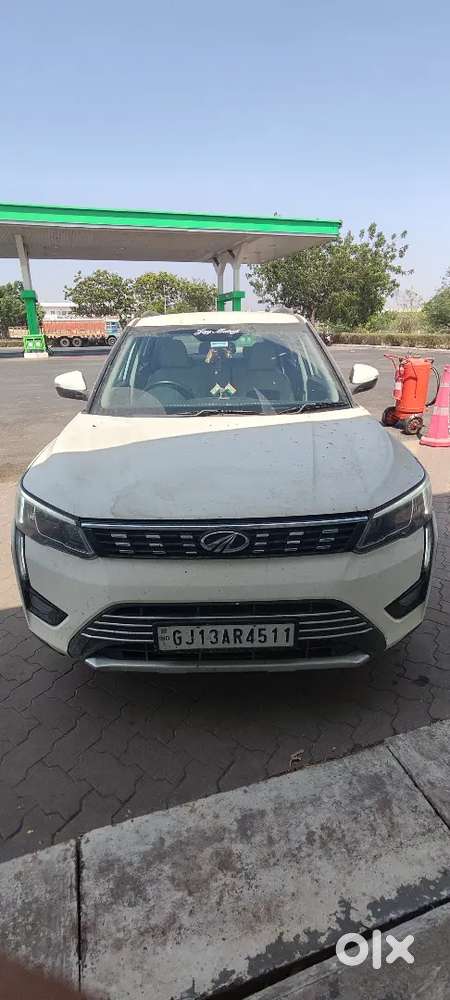 Mahindra Xuv300 W8 2021 Petrol Well Maintained