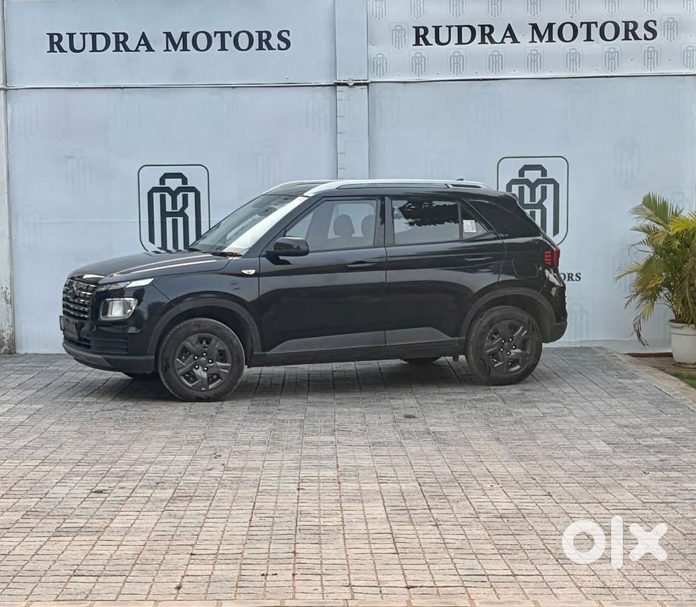 Hyundai Venue 1.2 S (o), 2024, Petrol