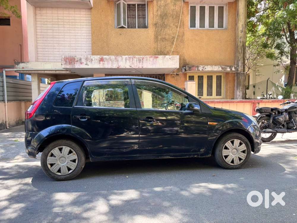 Ford Car Manual 2010