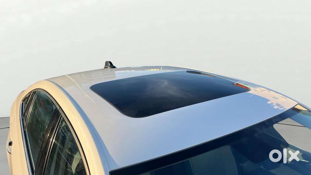 Skoda Slavia 1.0 Tsi Style At, 2023, Petrol