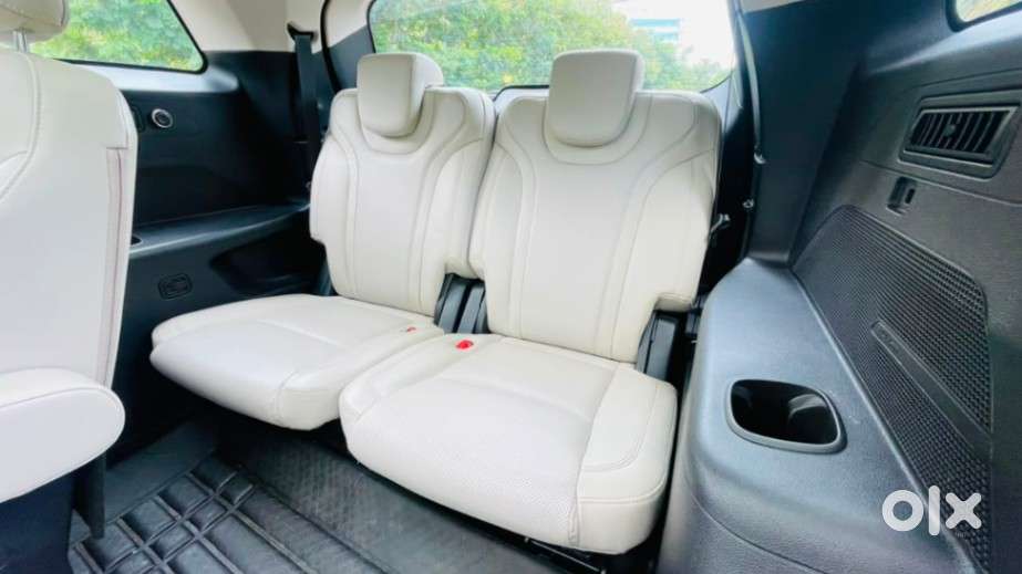 Mahindra Xuv700 Ax7l 6 Str At, 2024, Petrol