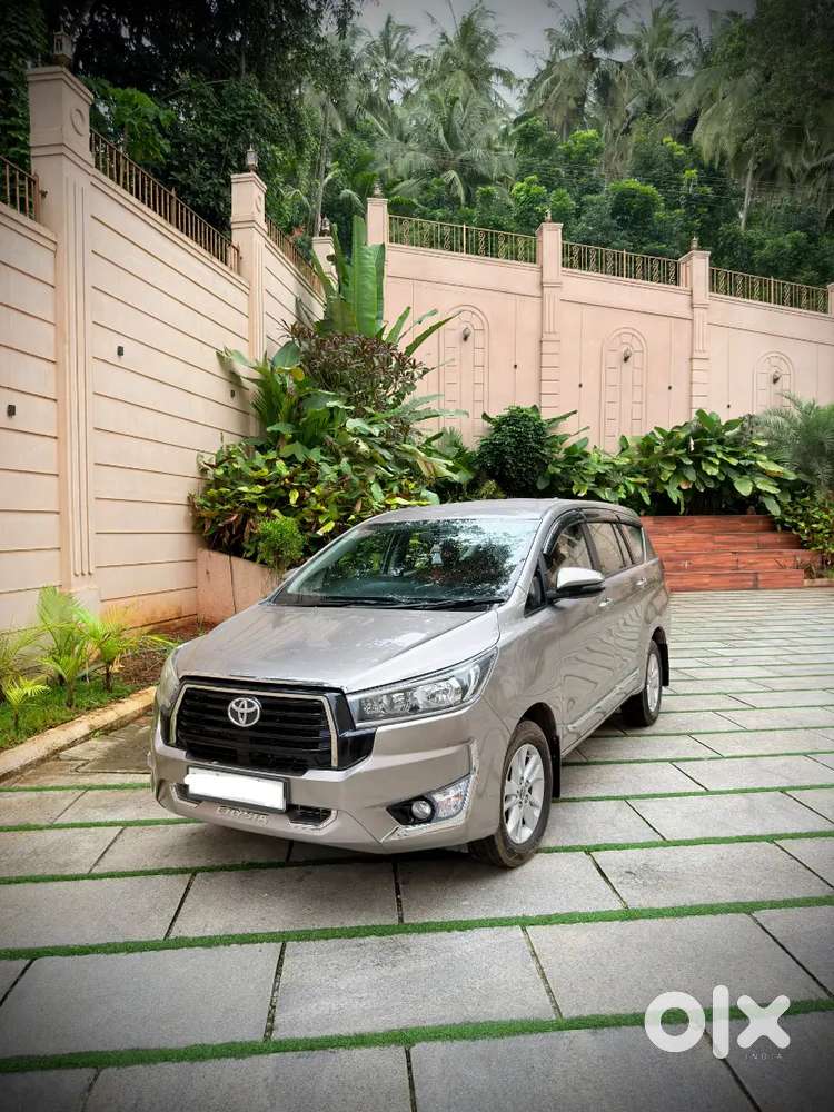 Toyota Innova Crysta 2019g+at. Km 102000 Only With Service Company. Se