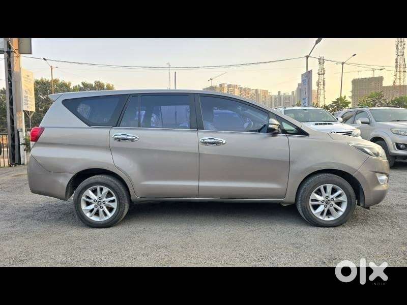 Toyota Innova Crysta 2.4 V 8 Str, 2016, Diesel