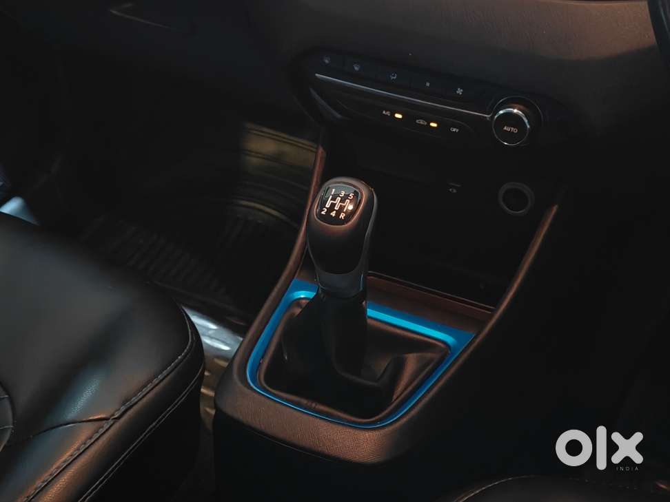Tata Punch 1.2 Revotron Creative Dual Tone, 2022, Petrol