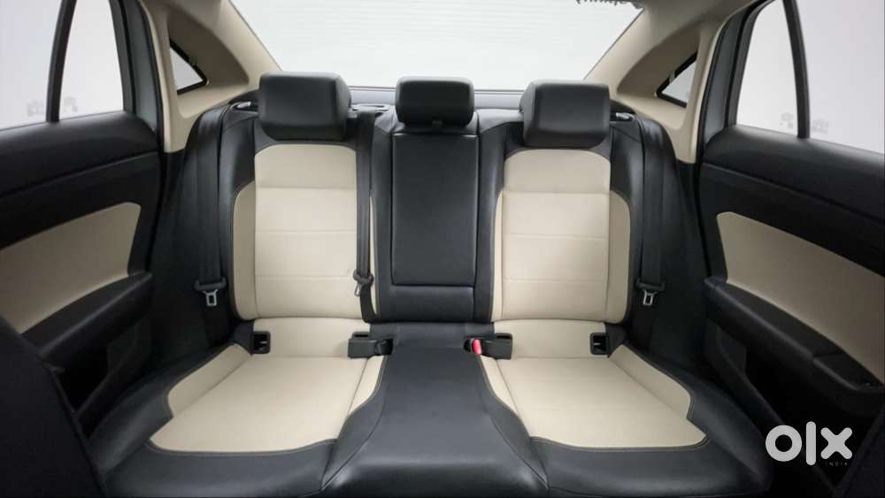 Skoda Slavia Style 1.0l Tsi At, 2022, Petrol