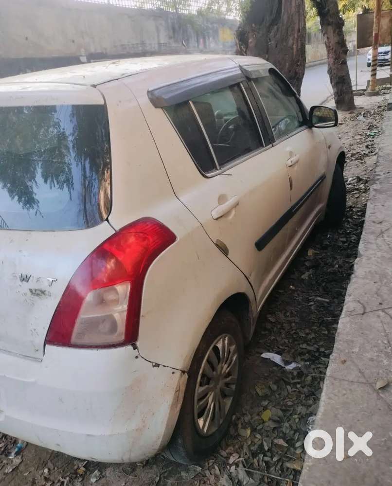 Maruti Suzuki Swift 2011 Cng & Hybrids 97500 Km Driven
