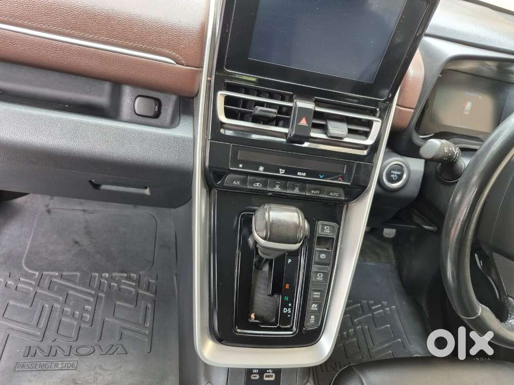 Toyota Innova Hycross 2.0 Vx Hybrid 8 Str, 2023, Electric