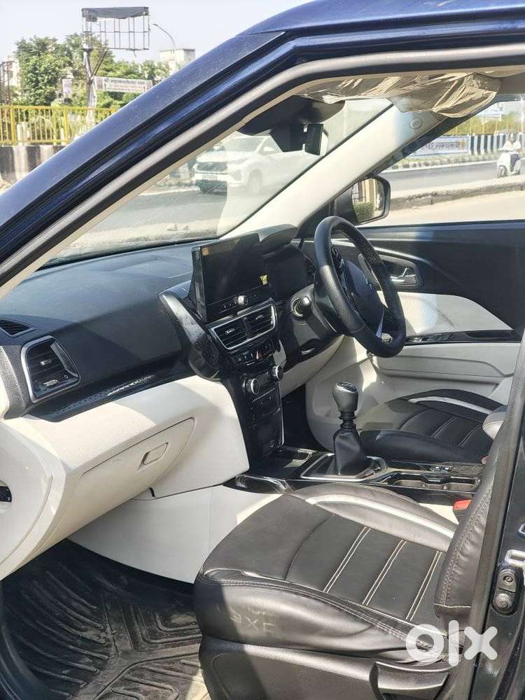 Mahindra Xuv 3xo Ax5 Pm Mt, 2025, Petrol