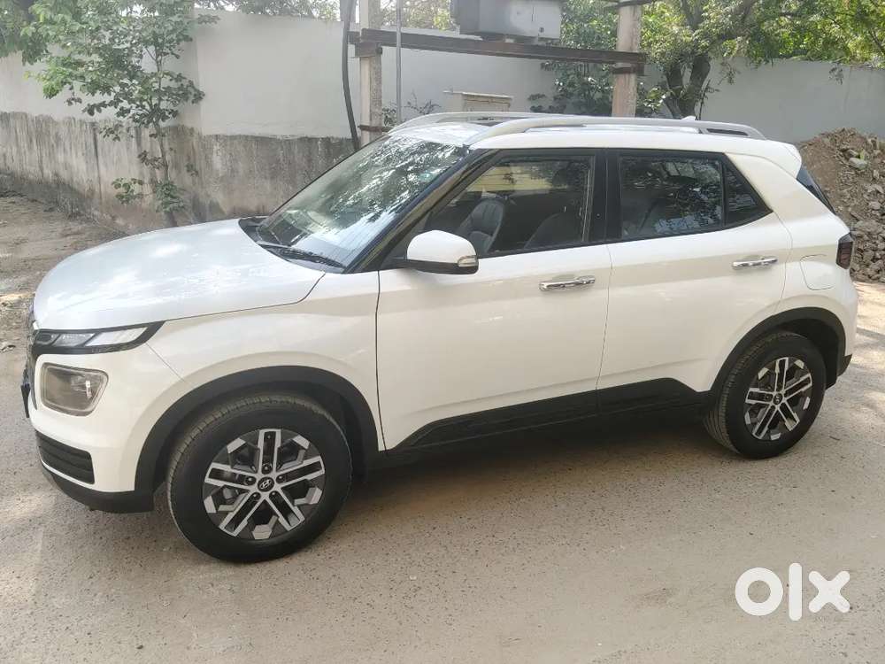 Hyundai Venue 2024 Petrol 10000 Km Driven