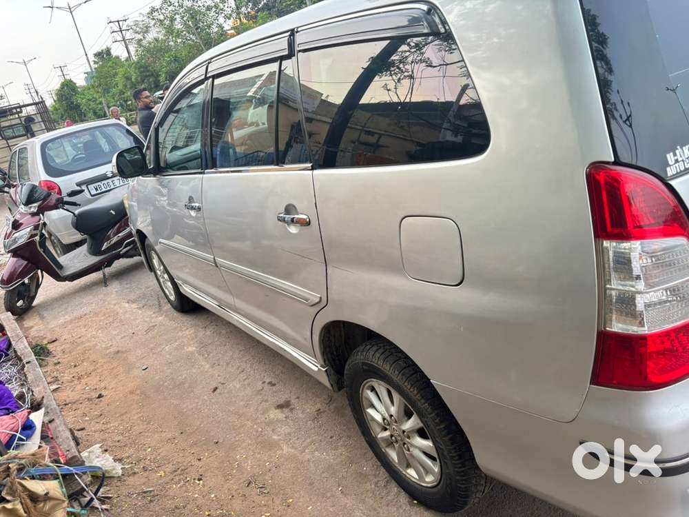 Toyota Innova 2.0 V 2012