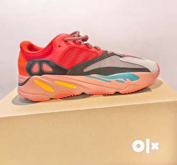 Yeezy Boost 700 HiRes Red UK 10 Men 1783908078