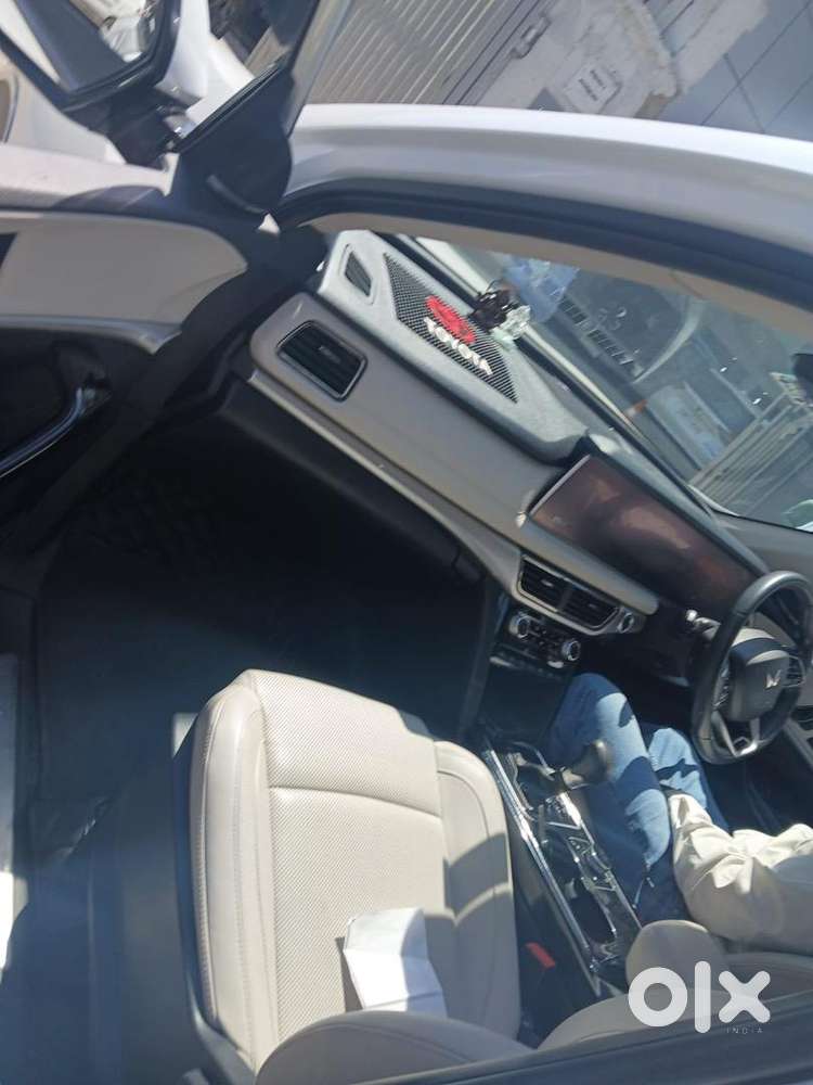 Mahindra Xuv700 2024 Diesel 20900 Km Driven
