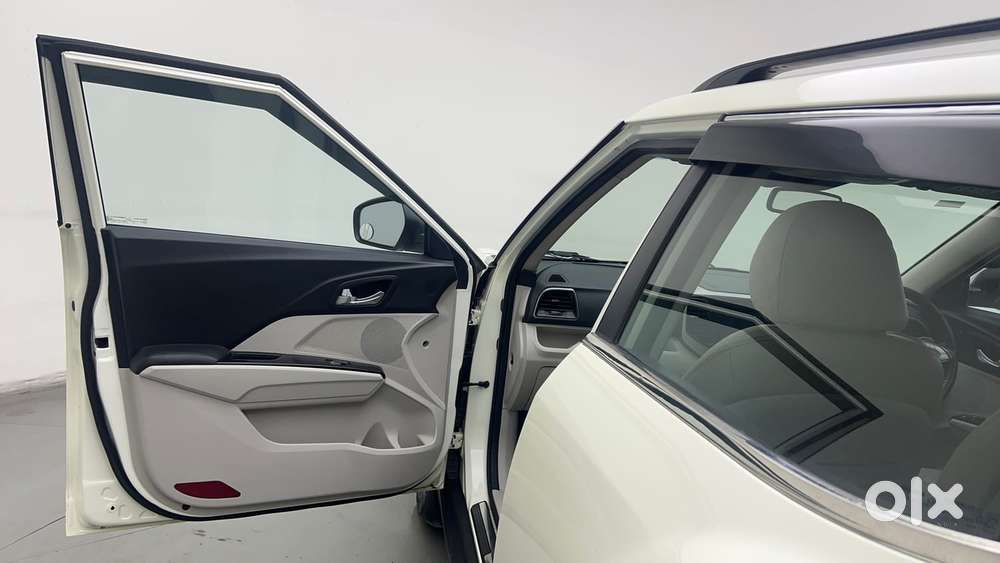 Mahindra Xuv300 W8 (o) 1.5 Diesel Amt, 2022, Diesel