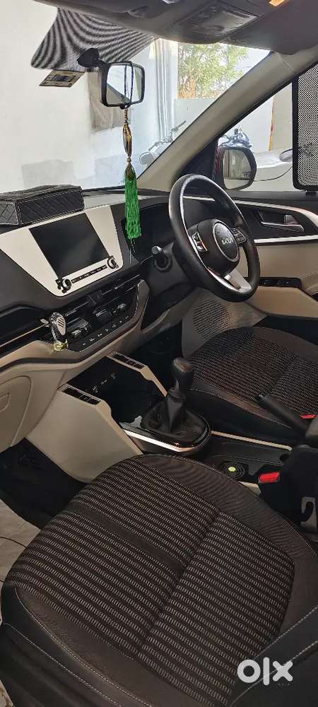 Kia Carens 2022 Petrol Well Maintained, 9500kms Driven, Used By Doctor