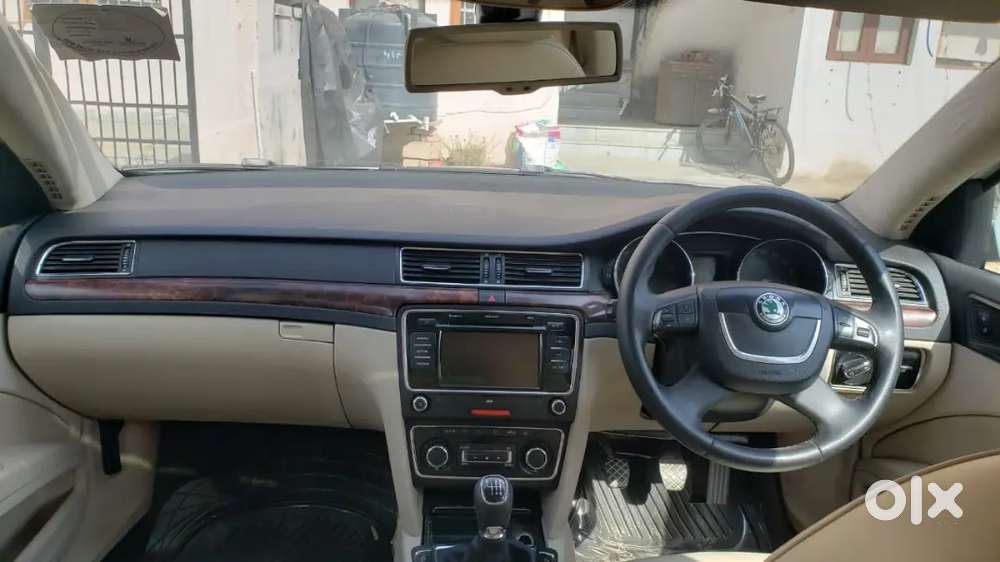 Skoda Superb 2013 Petrol 120000 Km Driven