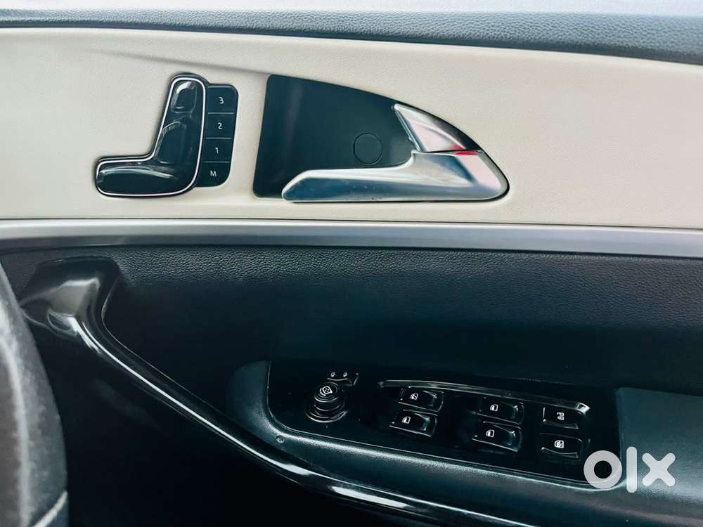 Mahindra Xuv700 2.2 Ax 7 Diesel At Luxury Pack Str, 2023, Diesel