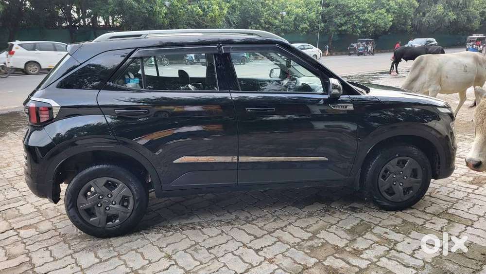 Hyundai Venue 1.2 S (o), 2024, Petrol