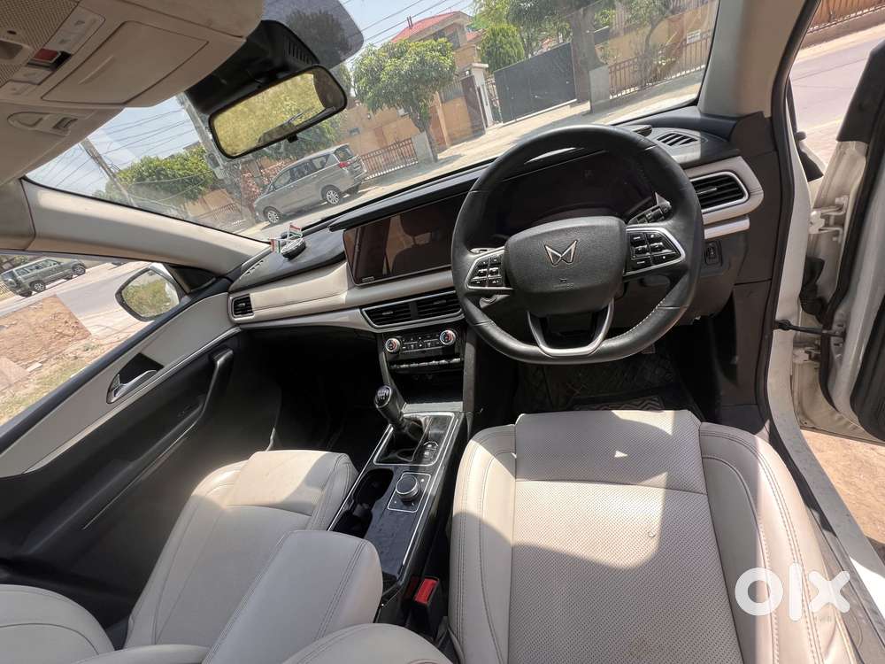 Mahindra Xuv700 2.2 Ax 7 Diesel Mt Luxury Pack Str, 2022, Diesel