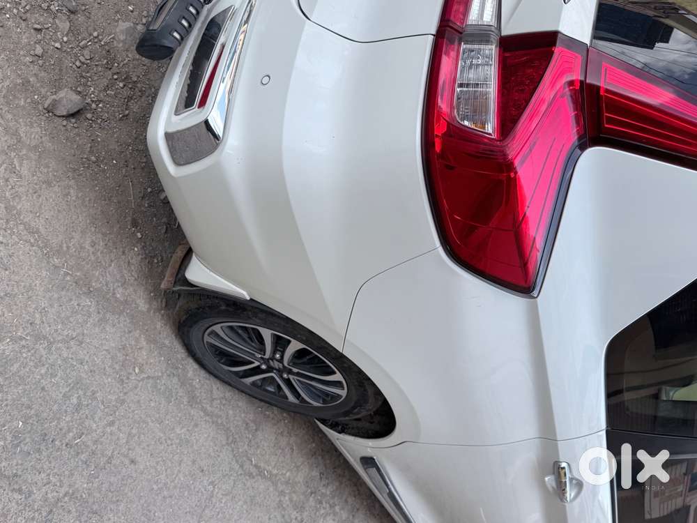 2. 5 Year Old , Ertiga Zxi ( Cng +petrol )