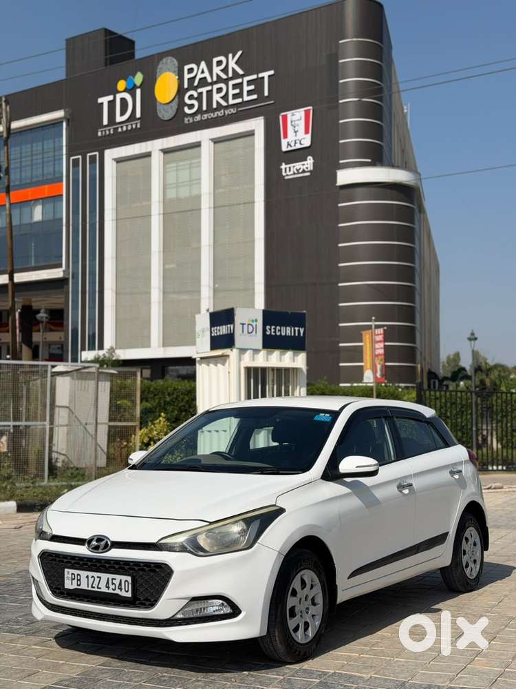 Hyundai I20 Sportz 1.4 Crdi 6 Speed Bs-iv, 2015, Petrol