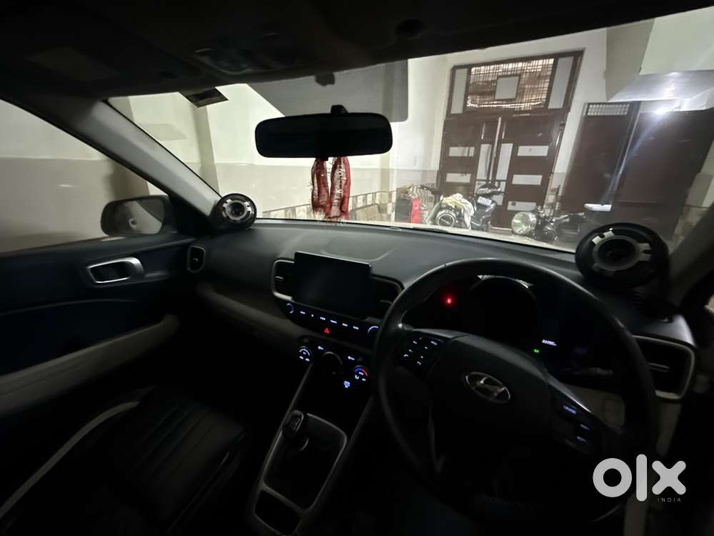 Hyundai Venue 2019 Petrol 22200 Km Driven