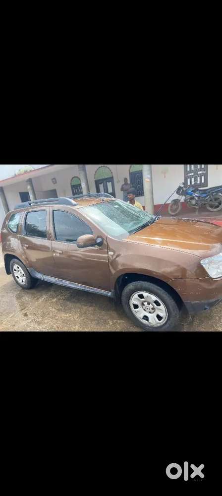2016 Duster बिल्कुल नई जैसी है, सभी 4 टायर और बैटरी भी नई - 3.85 लाख