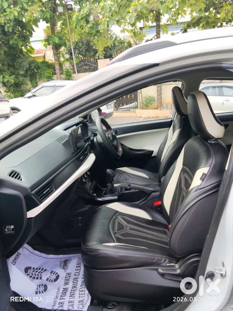Tata Nexon, 2025, Petrol