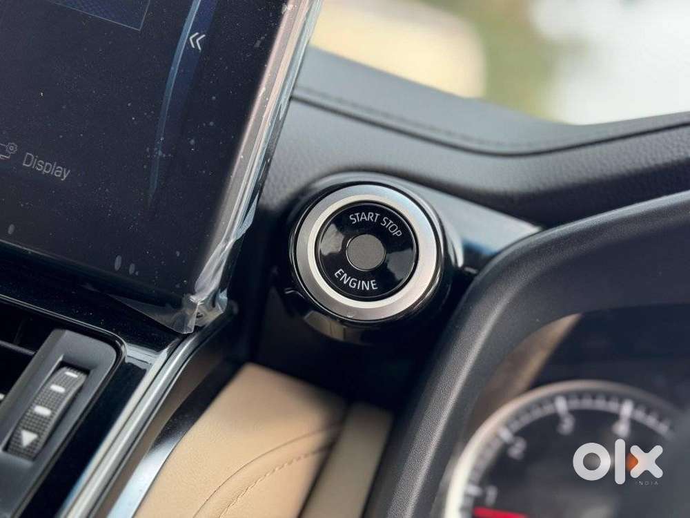 Toyota Land Cruiser Zx Petrol, 2025, Petrol