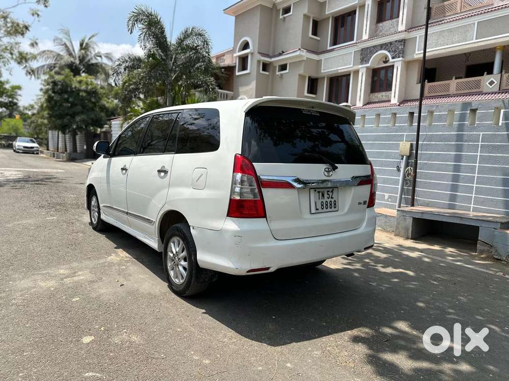 Toyota Innova 2004-2011 2.5 V Diesel 8-seater, 2014, Diesel