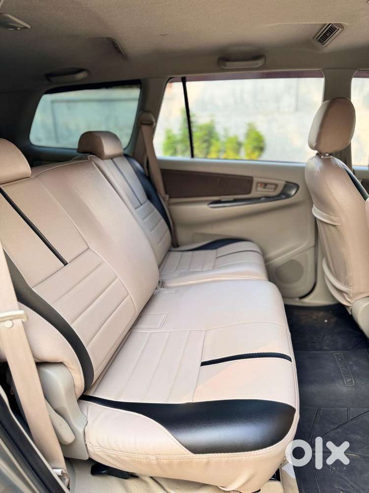 Toyota Innova 2.5 G (diesel) 8 Seater Bs Iv, 2014, Diesel