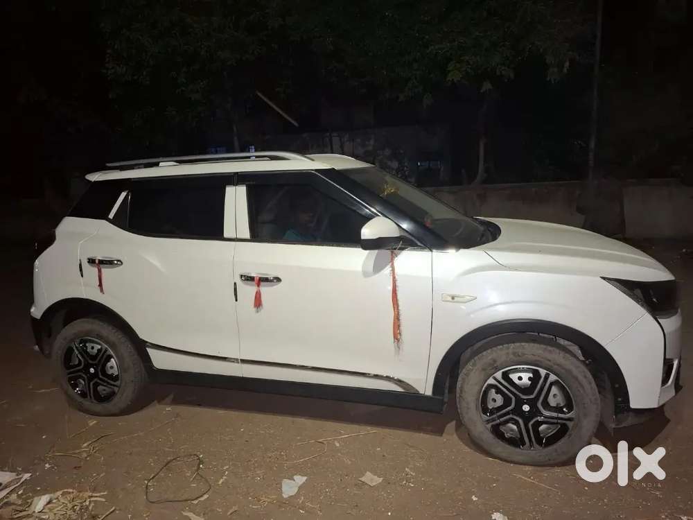 Mahindra Xuv300 2024 Petrol Well Maintained