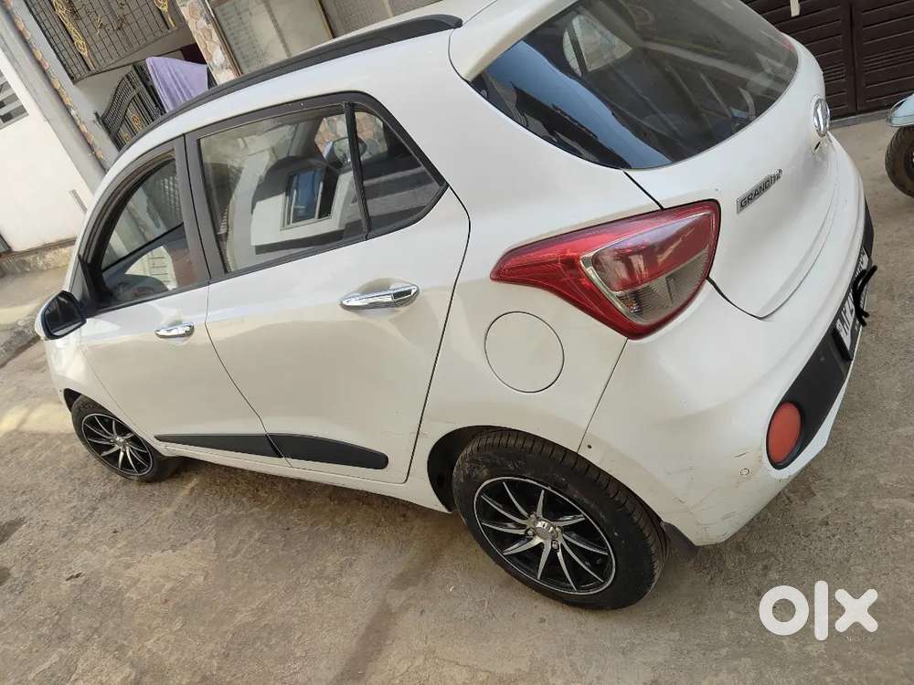 Hyundai Grand I10 2nd Owner 2017 Diesel 71000 Km Driven