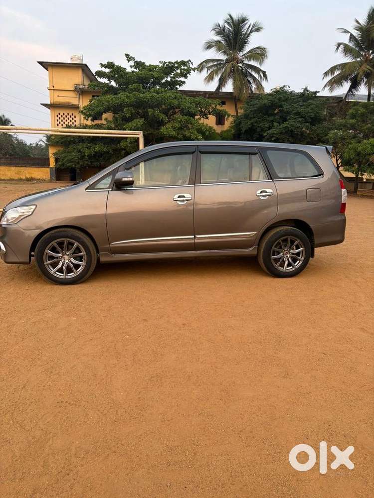 Toyota Innova V