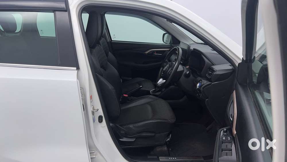 Maruti Suzuki Grand Vitara 1.5 Alpha Plus Intelligent Hybrid Ecvt, 2..