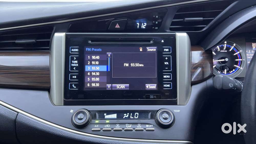 Toyota Innova Crysta 2.7 Zx At, 2016, Petrol