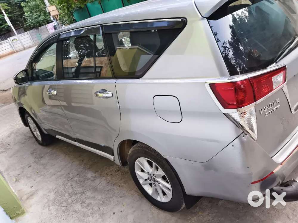 Toyota Innova Crysta 2.4g 2018 Yellow Bord